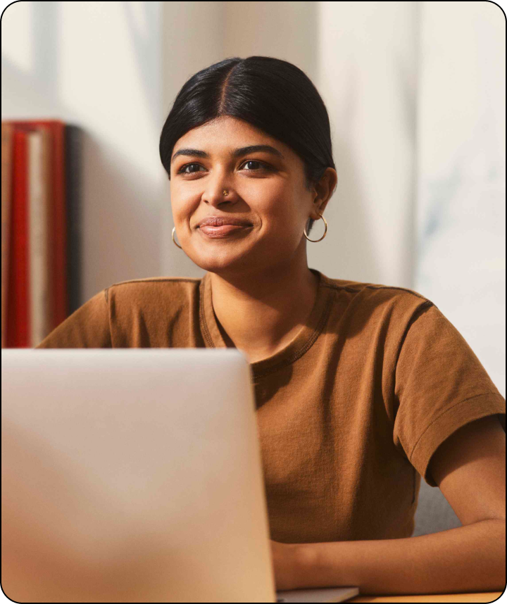 /decorative/smiling-lady-with-laptop.png